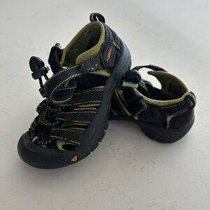 Toddler size 9 Keens